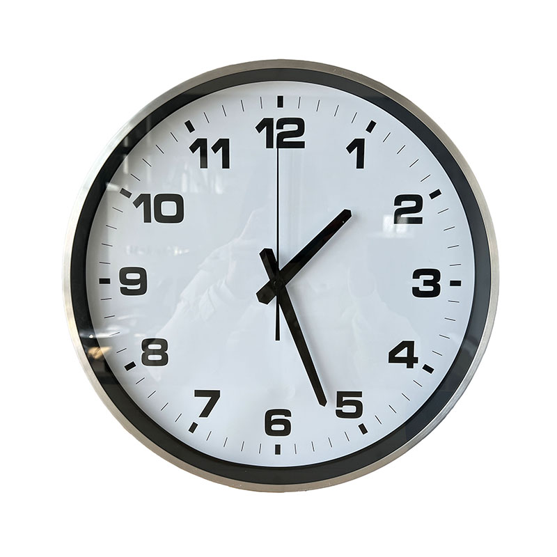 Круглые аналоговые IP-часы с PoE, серебристые, алюминиевые, диаметр 15 дюймов.